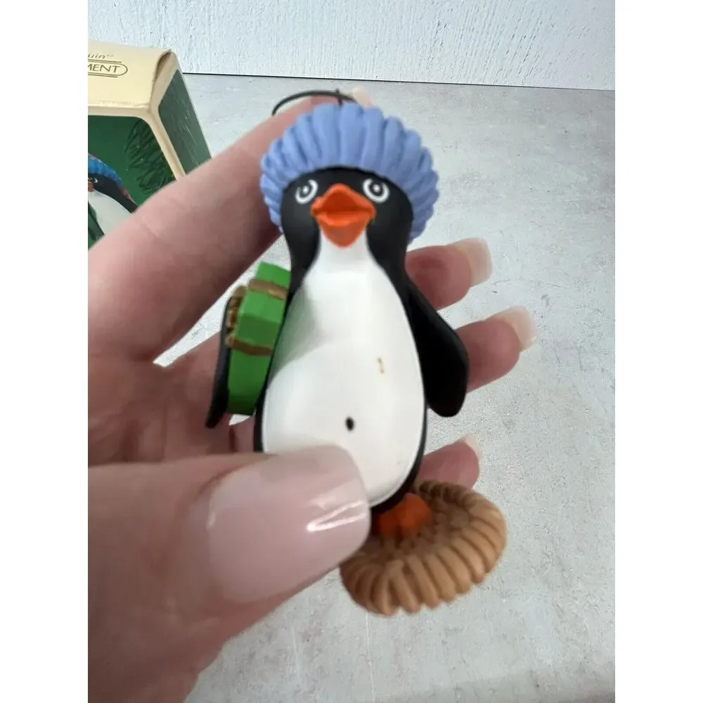 VINTAGE 1984 HALLMARK KEEPSAKE SNOWSHOE‎ PENGUIN ORNAMENT (CB4191)